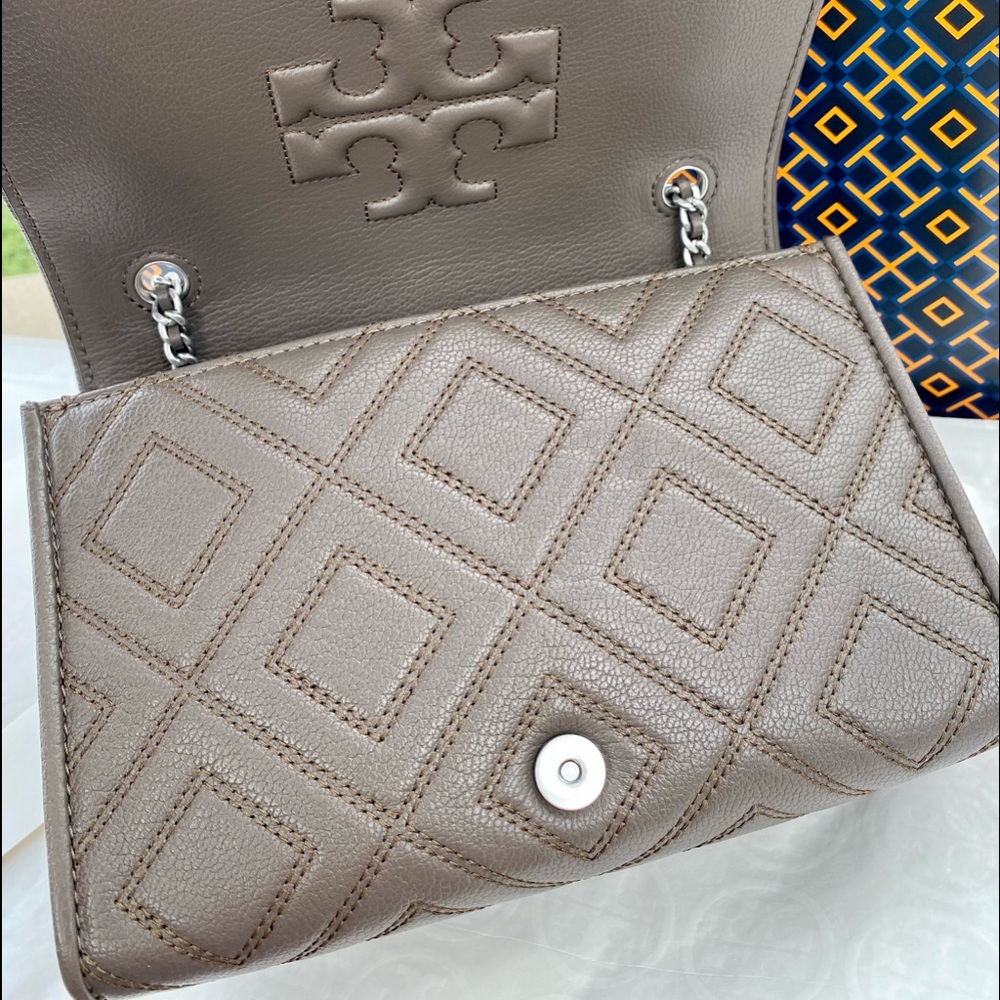 🆕💎💎Tory Burch Fleming charm small convertible shoulder bag/crossbody bag - Picture 3 of 12